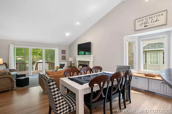 3760 Lakeshore Drive, Holland, MI 49424