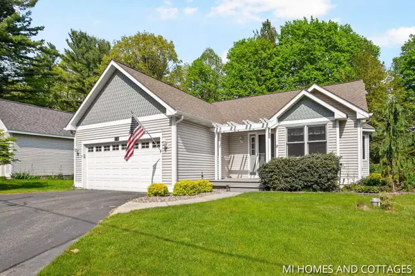 3760 Lakeshore Drive, Holland, MI 49424