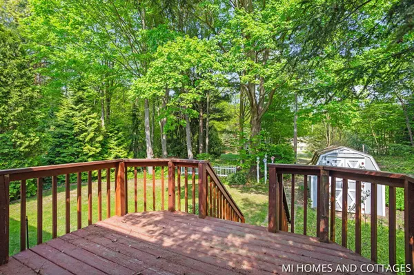 3760 Lakeshore Drive, Holland, MI 49424