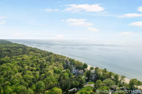 3760 Lakeshore Drive, Holland, MI 49424