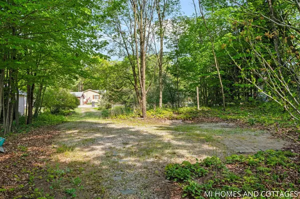 3760 Lakeshore Drive, Holland, MI 49424