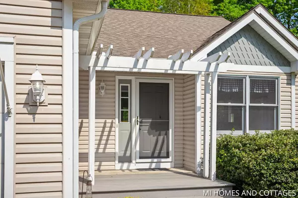 3760 Lakeshore Drive, Holland, MI 49424