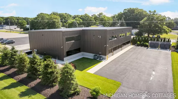 425 Douglas Avenue #10 & 20, Holland, MI 49424