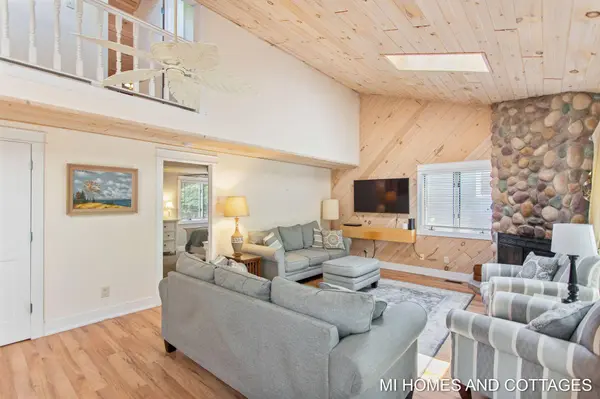 2338 Crescent Walk, Macatawa, MI 49434