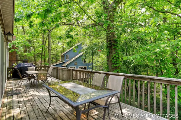 2338 Crescent Walk, Macatawa, MI 49434