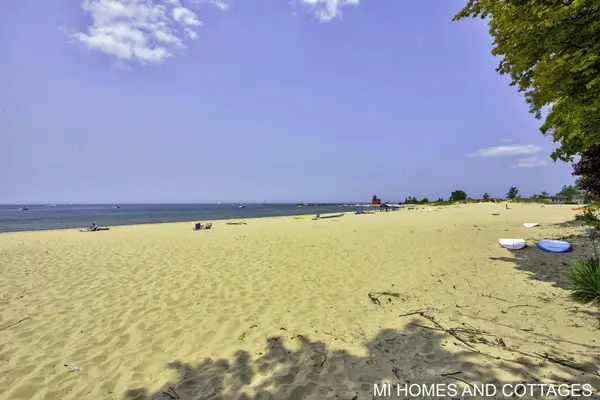 2338 Crescent Walk, Macatawa, MI 49434