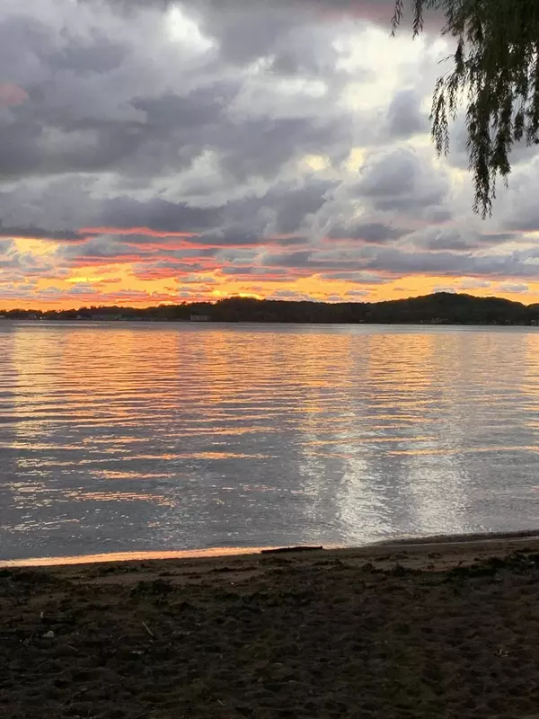 1375 Waukazoo Drive, Holland, MI 49424