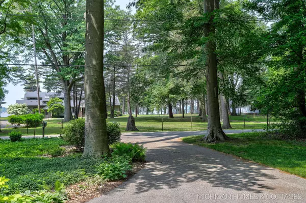 1375 Waukazoo Drive, Holland, MI 49424