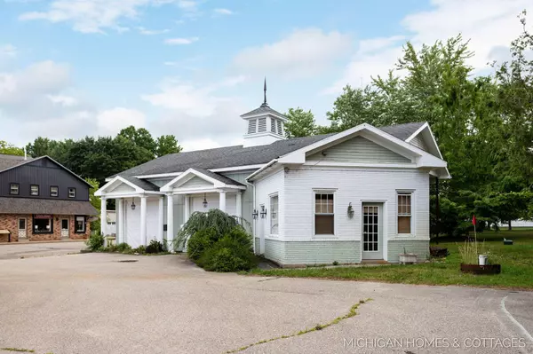 1399 Blue Star Highway, South Haven, MI 49090