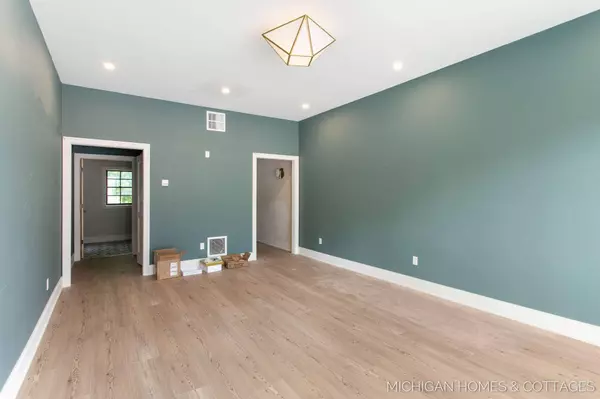 1399 Blue Star Highway, South Haven, MI 49090