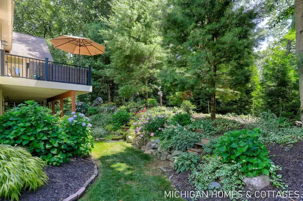 327 S Lakeshore Drive, Holland, MI 49424