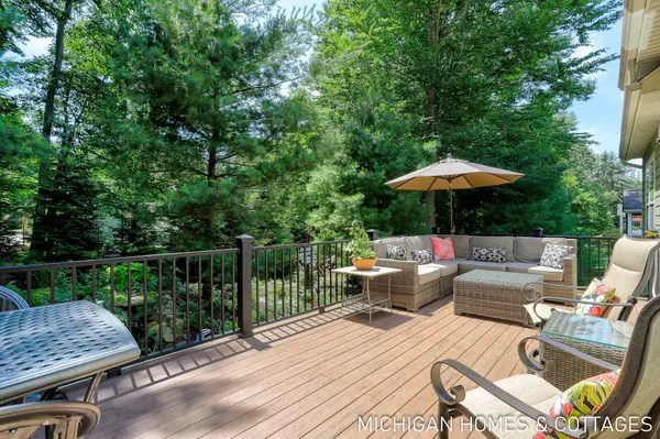 327 S Lakeshore Drive, Holland, MI 49424