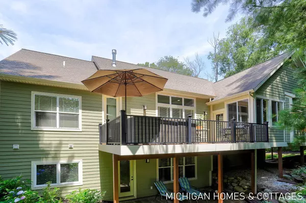 327 S Lakeshore Drive, Holland, MI 49424