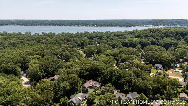 327 S Lakeshore Drive, Holland, MI 49424
