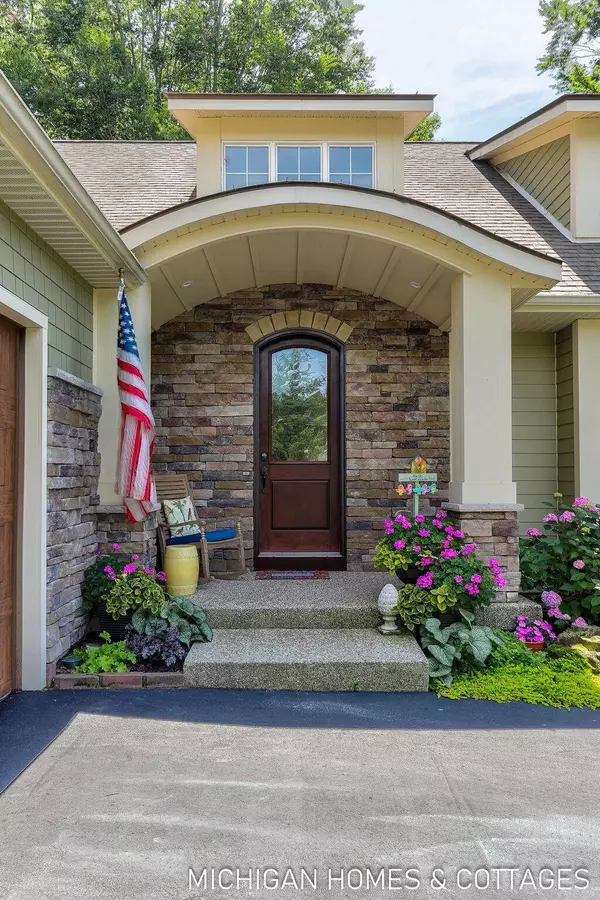 327 S Lakeshore Drive, Holland, MI 49424