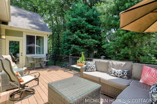 327 S Lakeshore Drive, Holland, MI 49424