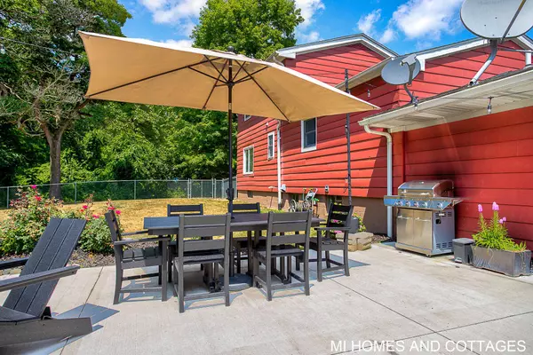 4080 64th, Holland, MI 49423