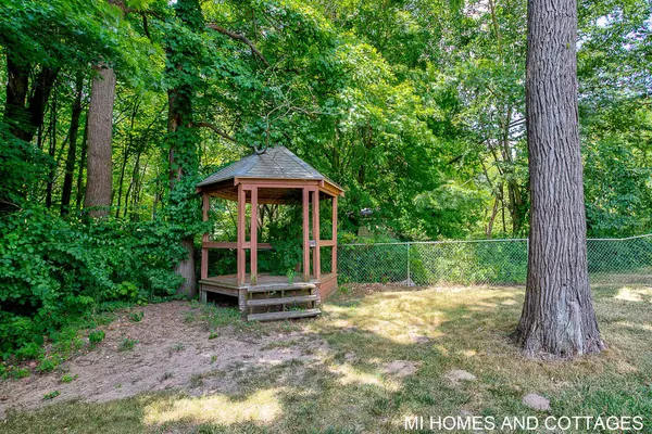 4080 64th, Holland, MI 49423