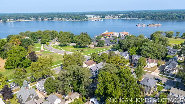 278 W 10th Street, Holland, MI 49423