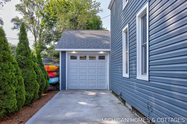 278 W 10th Street, Holland, MI 49423