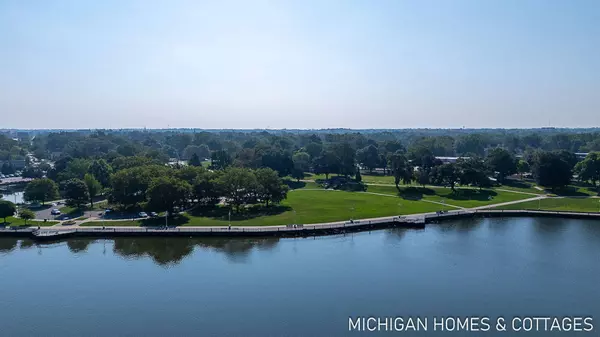 278 W 10th Street, Holland, MI 49423