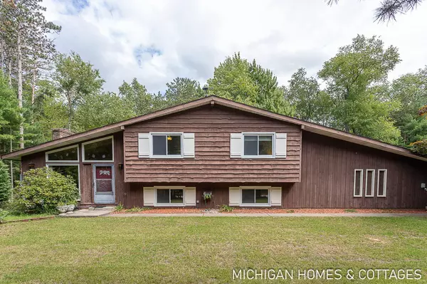 4040 Estate Drive, Holland, MI 49424