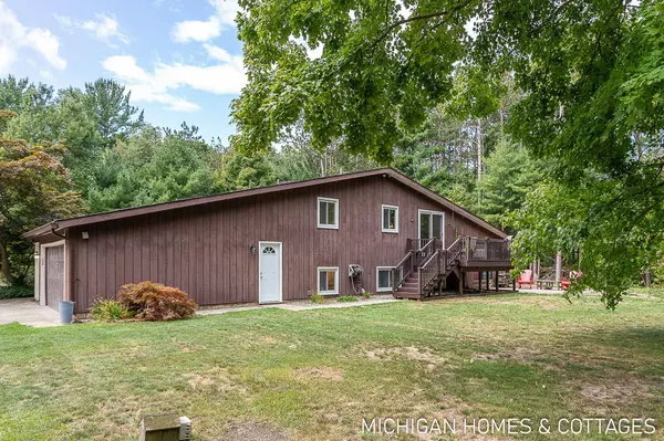 4040 Estate Drive, Holland, MI 49424