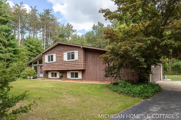 4040 Estate Drive, Holland, MI 49424