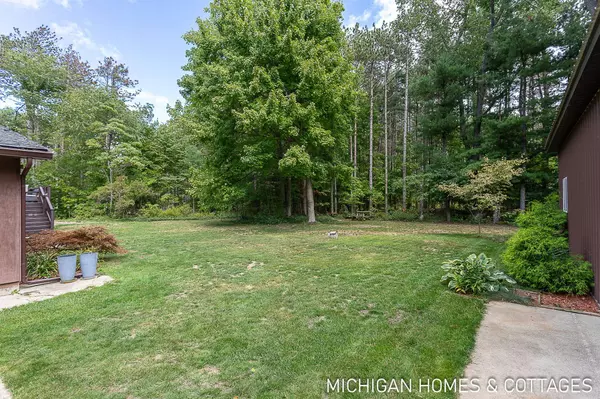 4040 Estate Drive, Holland, MI 49424