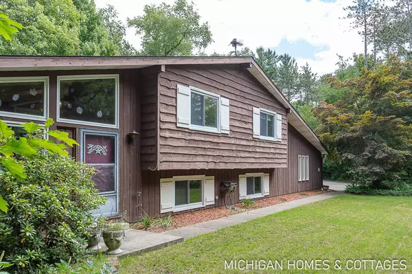 4040 Estate Drive, Holland, MI 49424