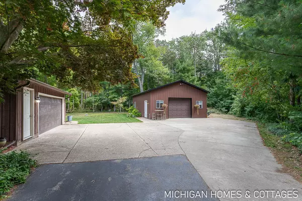 4040 Estate Drive, Holland, MI 49424