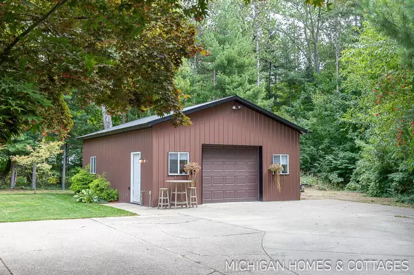 4040 Estate Drive, Holland, MI 49424