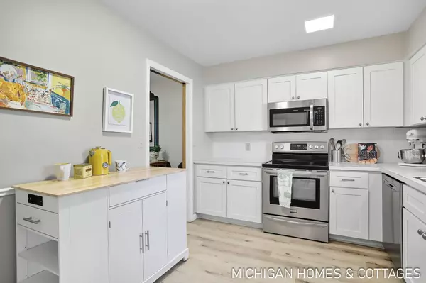 1992 S Shore Drive #3, Holland, MI 49423