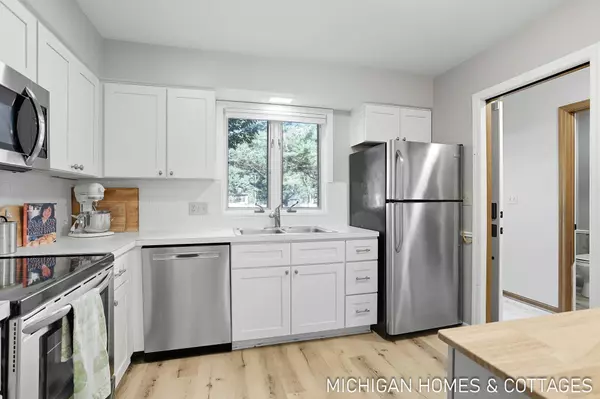 1992 S Shore Drive #3, Holland, MI 49423