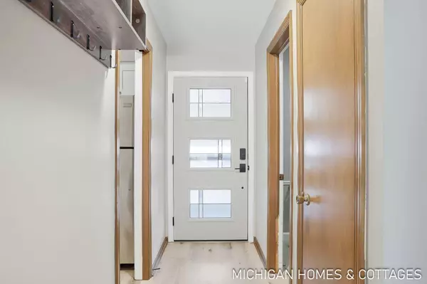 1992 S Shore Drive #3, Holland, MI 49423