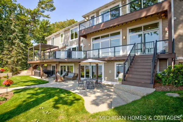 1414 Waukazoo Drive, Holland, MI 49424