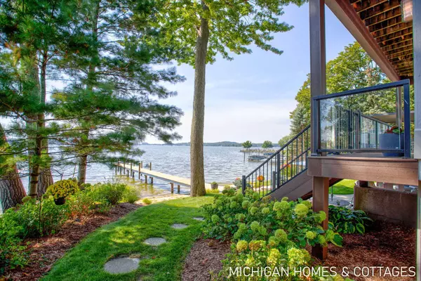 1414 Waukazoo Drive, Holland, MI 49424