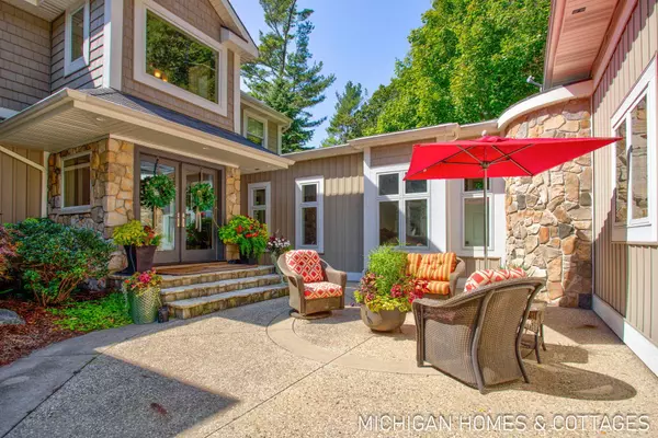 1414 Waukazoo Drive, Holland, MI 49424