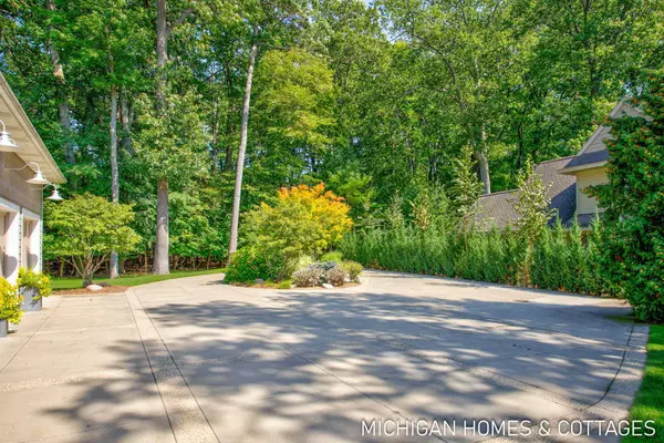 1414 Waukazoo Drive, Holland, MI 49424