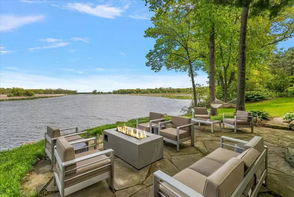 6403 Riverside Road, Fennville, MI 49408