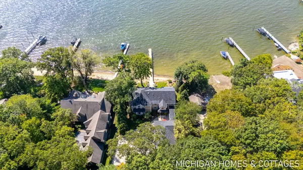 1414 Waukazoo Drive, Holland, MI 49424