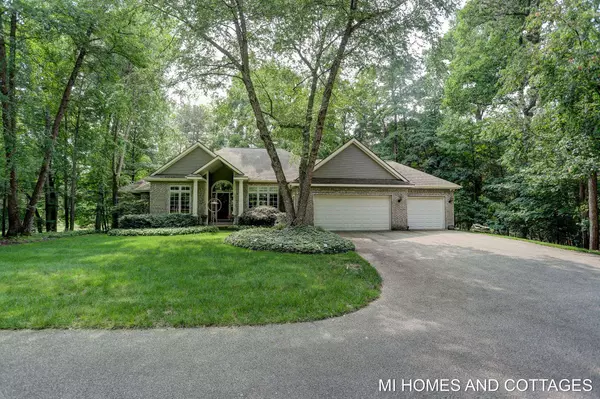 6393 Hidden Ponds Drive, Holland, MI 49423
