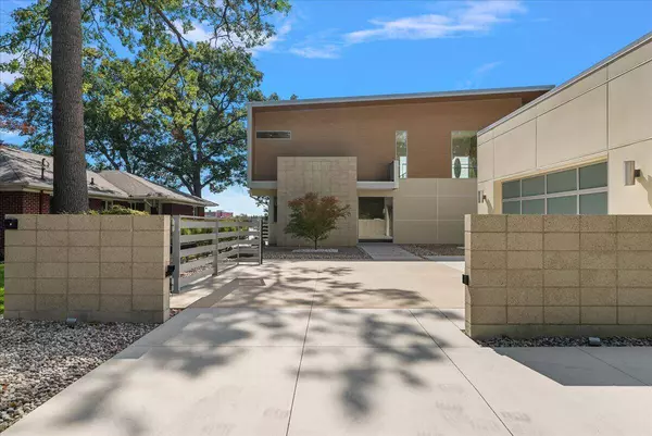 602 Lawn Avenue, Holland, MI 49424