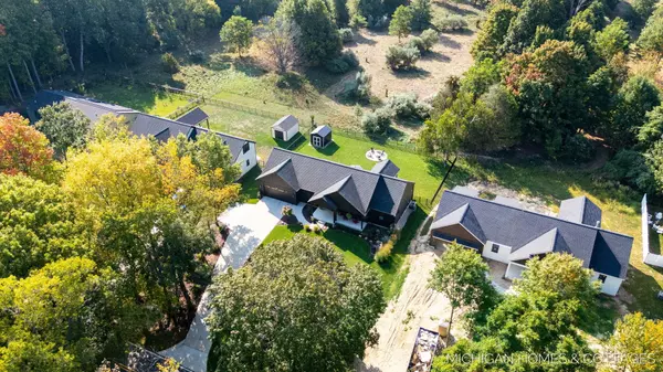 501 W Center Street, Douglas, MI 49406