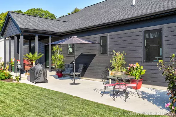 501 W Center Street, Douglas, MI 49406