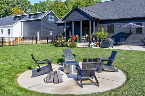 501 W Center Street, Douglas, MI 49406