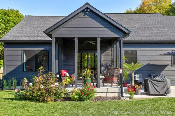 501 W Center Street, Douglas, MI 49406