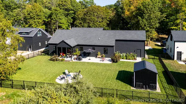 501 W Center Street, Douglas, MI 49406