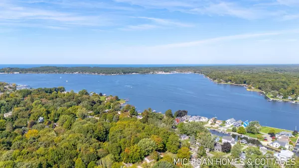 634 Blackbass Avenue, Holland, MI 49423