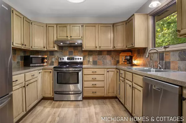 634 Blackbass Avenue, Holland, MI 49423